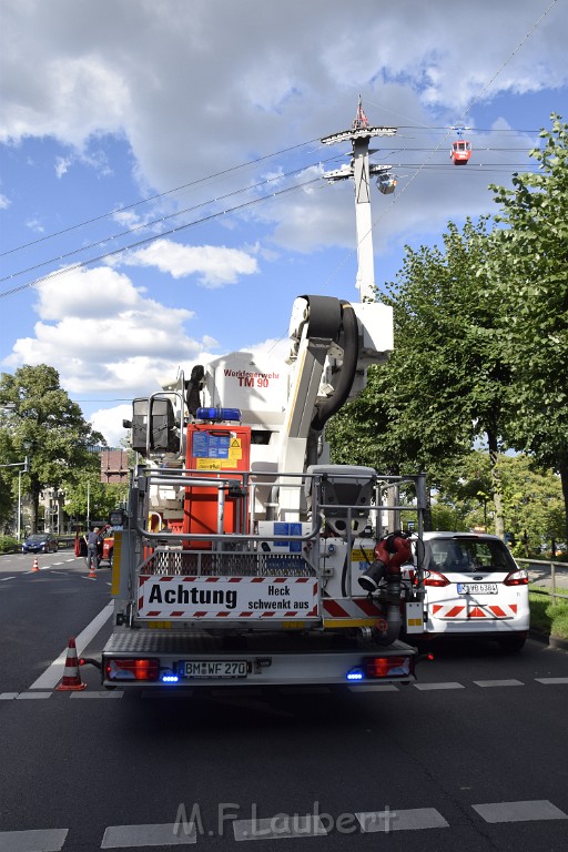 Koelner Seilbahn Gondel blieb haengen Koeln Linksrheinisch P402.JPG - Miklos Laubert